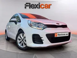 Blanco Usado 2016 Kia Rio Berlina | 8990 € (Precio justo)