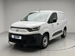 Blanco Usado 2022 Fiat e-Doblò Comfort Monovolumen | 19.840 € (Precio justo)
