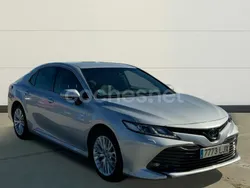 Gris / plata Usado 2020 Toyota Camry Advance Berlina | 23.800 € (Buen precio)