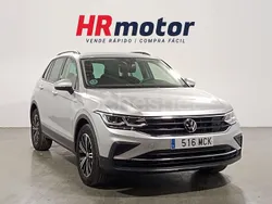 Gris / plata Usado 2022 VW Tiguan Life SUV | 31.110 € (Precio justo)