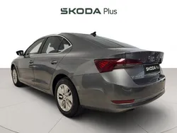 Gris Usado 2024 Skoda Octavia Ambition | 26.040 € (Un poco caro)