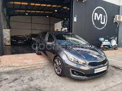 Gris / plata Usado 2016 Kia Ceed GT Berlina | 9999 € (Un poco caro)