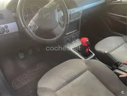 Gris / plata Usado 2006 Opel Astra GTC Cosmo Berlina | 2000 € (Precio justo)