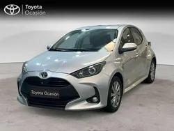Gris Usado 2024 Toyota Yaris Hybrid Active Berlina | 21.550 € (Precio justo)