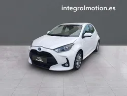 Blanco Usado 2023 Toyota Yaris Hybrid Active Utilitario | 18.900 € (Precio justo)