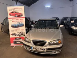 Gris / plata Usado 2006 Hyundai Elantra Style Berlina | 2995 €