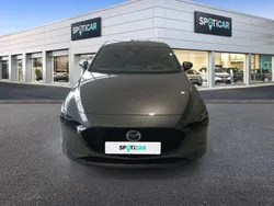 Gris Usado 2023 Mazda 3 Exclusive-Line Utilitario | 28.300 € (Caro)