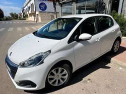 Blanco Usado 2019 Peugeot 208 Active Utilitario | 9899 € (Precio justo)
