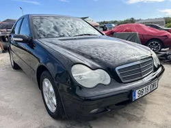 Negro Usado 2002 Mercedes C220 Avantgarde Berlina | 4950 € (Precio justo)
