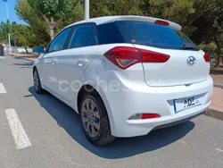 Blanco Usado 2017 Hyundai i20 Berlina | 8999 € (Precio justo)