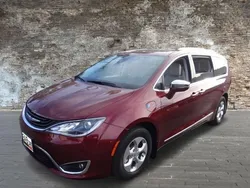 Rojo Usado 2020 Chrysler Pacifica Touring SUV | 61.000 €