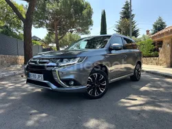 Gris / plata Usado 2016 Mitsubishi Outlander P-HEV SUV | 17.490 € (Precio justo)