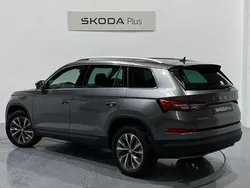 Gris / plateado Usado 2024 Skoda Kodiaq Style SUV | 35.500 € (Precio justo)