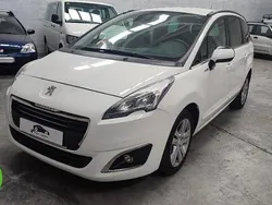 Blanco Usado 2015 Peugeot 5008 Style Monovolumen | 12.000 € (Caro)