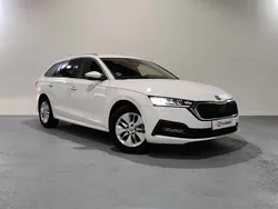 Blanco Usado 2023 Skoda Octavia Ambition Familiar | 22.790 € (Precio justo)