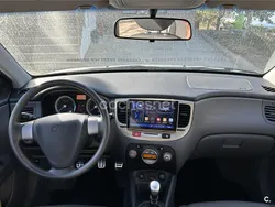 Gris / plata Usado 2006 Kia Rio EX Berlina | 2950 €