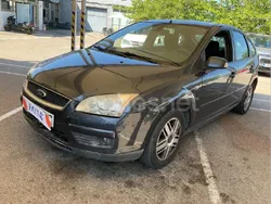 Gris / plata Usado 2006 Ford Focus Ghia Berlina | 3500 € (Buen precio)