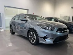 Gris / plata Nuevo 2025 Kia Ceed Familiar | 26.700 € (Un poco caro)