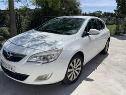 Blanco Usado 2010 Opel Astra Cosmo Berlina | 3900 € (Caro)
