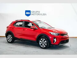 Rojo Usado 2024 Kia Stonic SUV | 16.990 € (Precio justo)