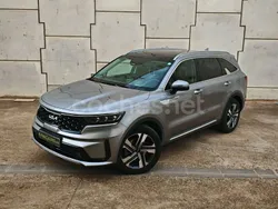 Gris / plata Usado 2024 Kia Sorento Plus SUV | 47.990 € (Precio justo)