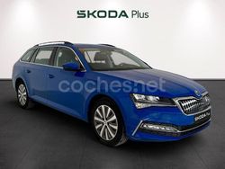 Azul Usado 2022 Skoda Superb Ambition Familiar | 24.990 € (Precio justo)