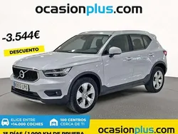 Plateado Usado 2021 Volvo XC40 Momentum SUV | 23.264 € (Precio justo)