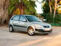 Gris / plata Usado 2006 Kia Rio EX Berlina | 2500 € (Precio justo)