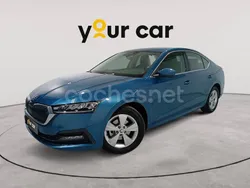 Azul Usado 2021 Skoda Octavia Ambition Berlina | 17.900 € (Precio justo)