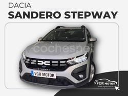 Gris / plata Usado 2023 Dacia Sandero Expression Berlina | 13.995 € (Buen precio)