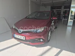 Granate Usado 2017 Toyota Auris Hybrid Business Edition Berlina | 13.000 € (Precio justo)