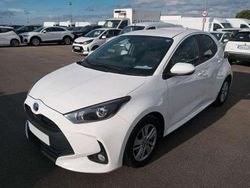 Blanco Usado 2022 Toyota Yaris Hybrid Business Edition Utilitario | 15.933 € (Precio justo)