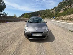 Gris / plata Usado 2009 Renault Clio II Authentique Berlina | 2600 € (Precio justo)