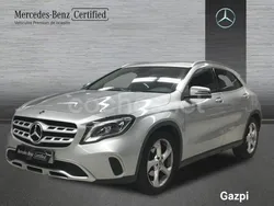 Cinza selenite Usado 2017 Mercedes GLA200 Urban SUV | 21.900 € (Caro)