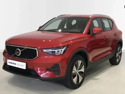 Rojo Nuevo 2025 Volvo XC40 Core SUV | 39.990 € (Precio justo)
