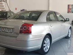 Gris / plata Usado 2007 Toyota Avensis Executive Berlina | 4999 € (Precio justo)