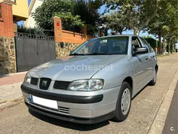 Gris / plata Usado 2002 Seat Cordoba Stella Berlina | 2000 € (Precio justo)