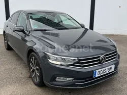 Gris / plata Usado 2021 VW Passat Executive Berlina | 16.350 € (Precio justo)