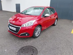 Rojo Usado 2018 Peugeot 208 Allure Utilitario | 7999 € (Precio justo)
