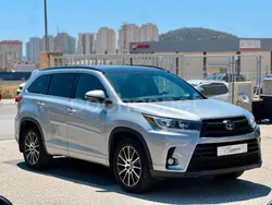 Gris / plata Usado 2022 Toyota Highlander Luxury SUV | 23.990 €