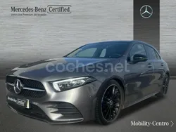 Mountaingrau met. Usado 2022 Mercedes A200 AMG line Berlina | 34.900 € (Un poco caro)