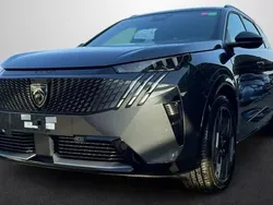 Gris claro Nuevo 2025 Peugeot e-3008 Allure SUV | 41.190 € (Precio justo)