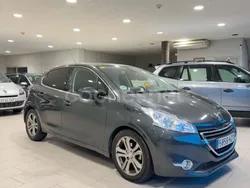 Gris / plata Usado 2014 Peugeot 208 Allure Utilitario | 7990 € (Precio justo)