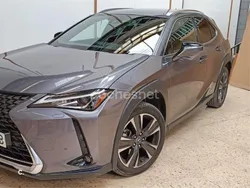 Gris / plata Usado 2019 Lexus UX Executive Line SUV | 27.000 € (Precio justo)