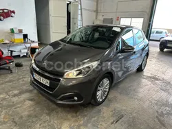 Gris Usado 2019 Peugeot 208 Signature Sky Utilitario | 8500 € (Precio justo)