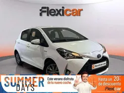 Blanco Usado 2017 Toyota Yaris Hybrid Active Utilitario | 13.190 € (Precio justo)