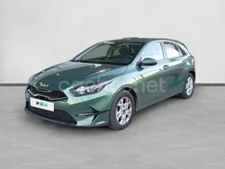 Verde Usado 2023 Kia Ceed Berlina | 21.290 € (Precio justo)