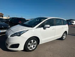 Blanco Usado 2016 Peugeot 5008 Active Monovolumen | 9500 € (Un poco caro)