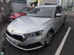 Gris / plata Usado 2022 Skoda Octavia Ambition Berlina | 15.500 € (Precio justo)