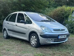 Gris / plata Usado 2002 Citroën Xsara Picasso Monovolumen | 2700 € (Un poco caro)